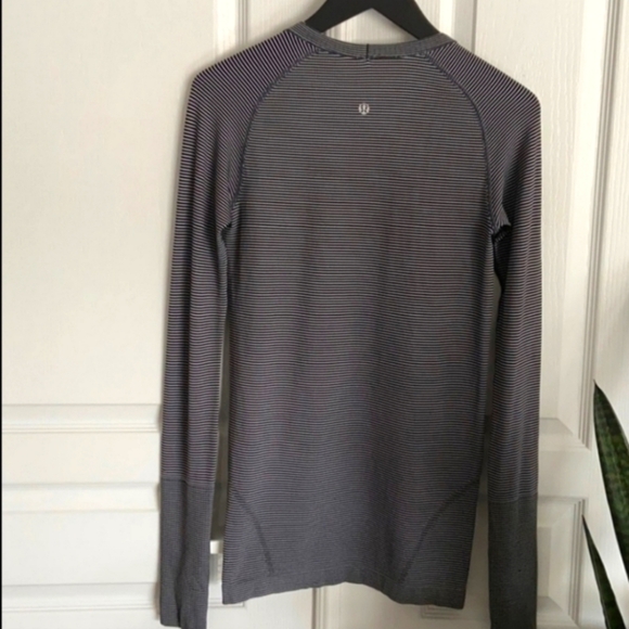 Lululemon Swiftly Tech Long Sleeve Top Sz 4 Metal Dark Gray Micro Stripe - Picture 3 of 7